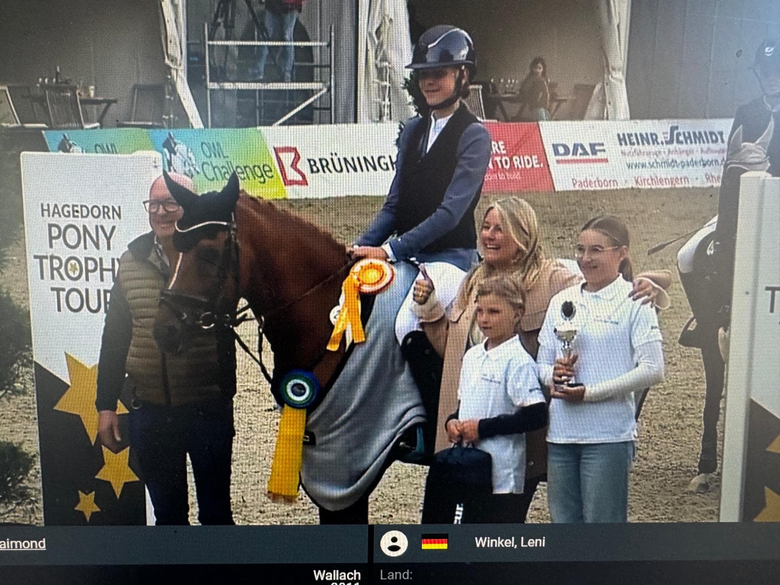 Siegerfoto von Leni Winkel mit Pferd